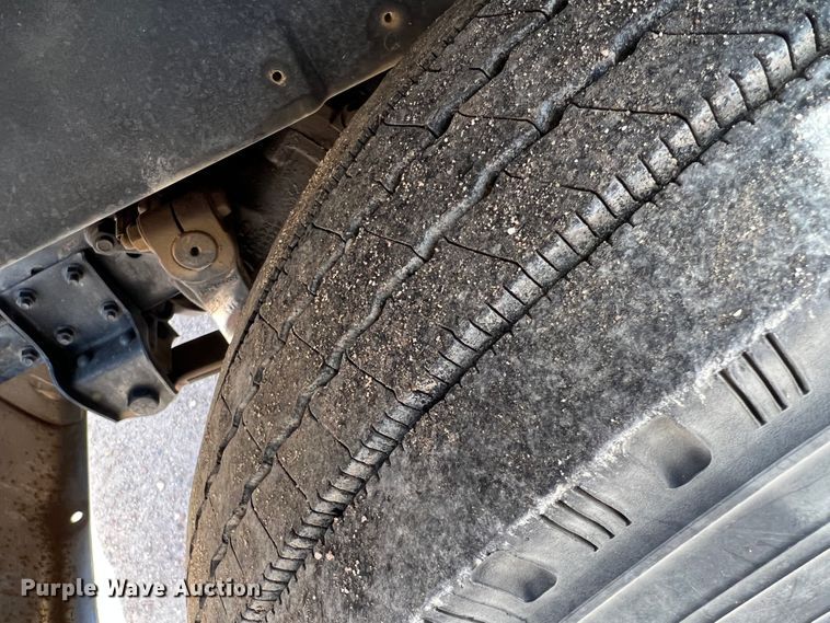 image for item DM8450 1997 International 4700  utility / service truck