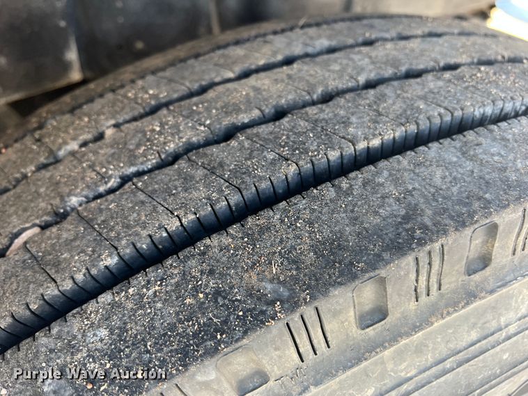 image for item DM8450 1997 International 4700  utility / service truck