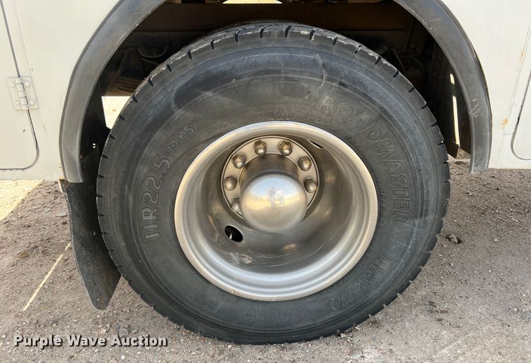 image for item DM8450 1997 International 4700  utility / service truck