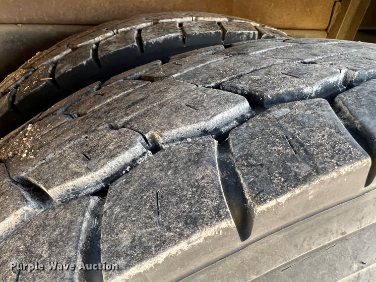 image for item DM8450 1997 International 4700  utility / service truck