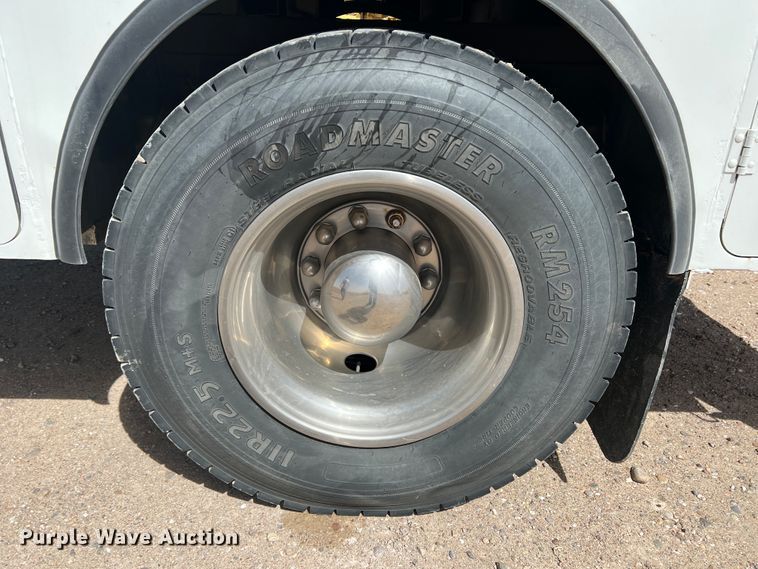 image for item DM8450 1997 International 4700  utility / service truck