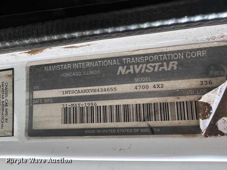 image for item DM8450 1997 International 4700  utility / service truck