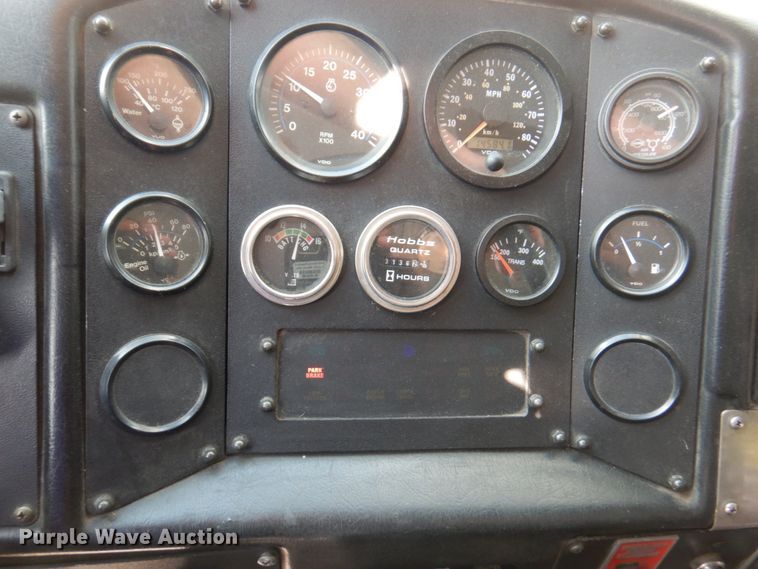 image for item DN1459 1998 HME  ladder fire truck