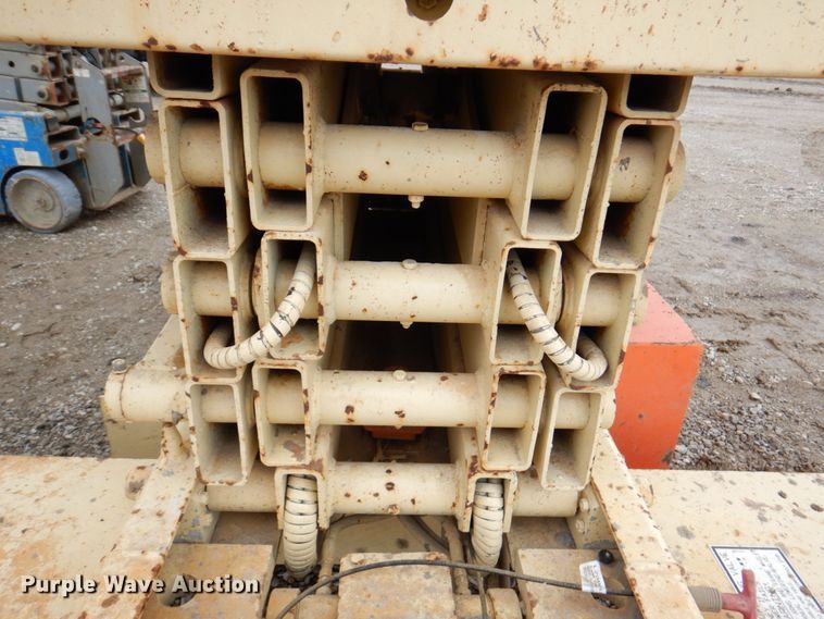 image for item DN1483 JLG CM2558  scissor lift
