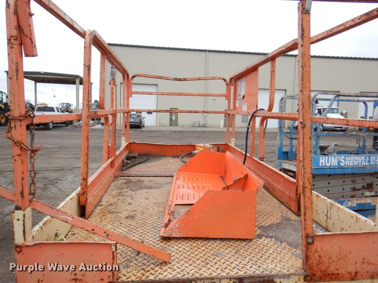 image for item DN1483 JLG CM2558  scissor lift