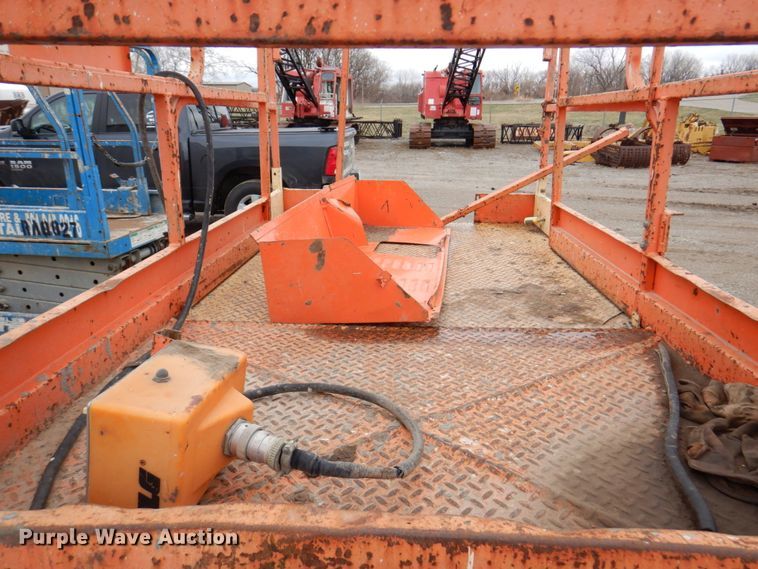 image for item DN1483 JLG CM2558  scissor lift