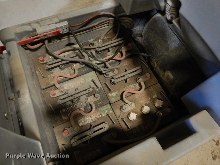 image for item EP9727 Nilfisk Advance 3210D  floor sweeper