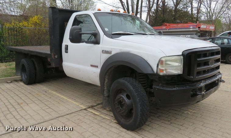 image for item FB9783 2005 Ford F550 Super Duty XL  flatbed truck