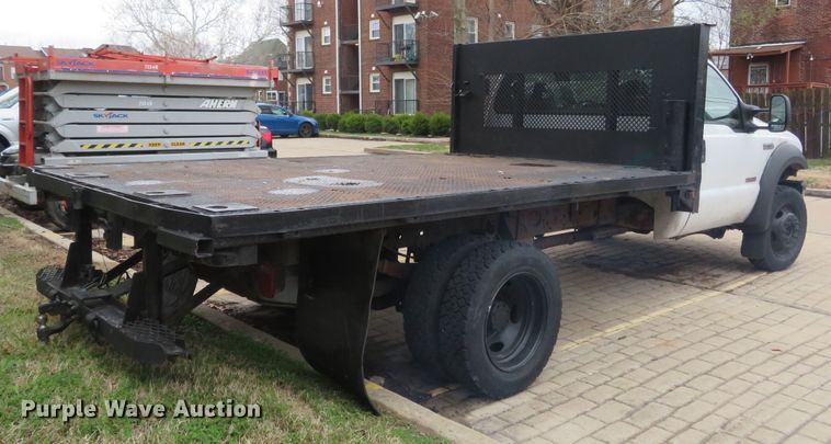image for item FB9783 2005 Ford F550 Super Duty XL  flatbed truck