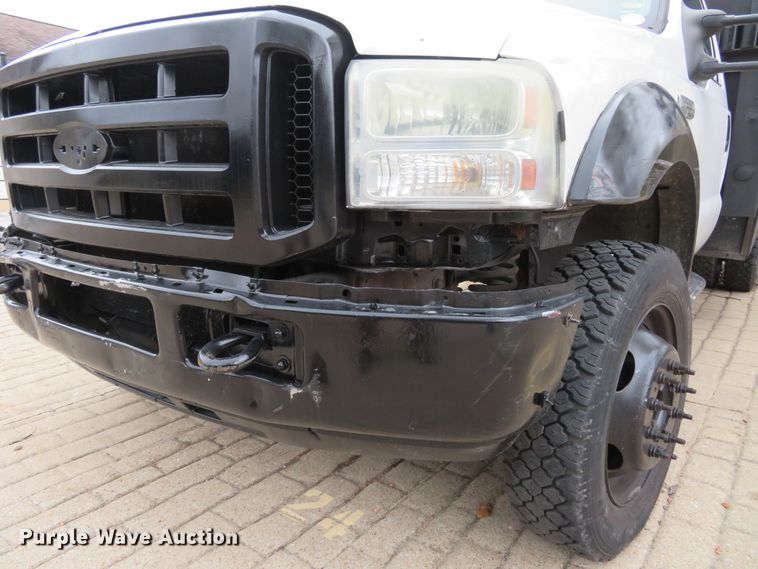 image for item FB9783 2005 Ford F550 Super Duty XL  flatbed truck