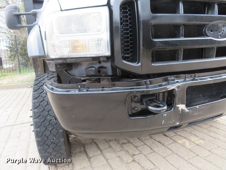 image for item FB9783 2005 Ford F550 Super Duty XL  flatbed truck