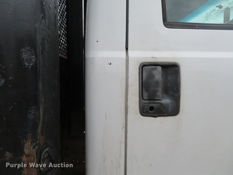 image for item FB9783 2005 Ford F550 Super Duty XL  flatbed truck