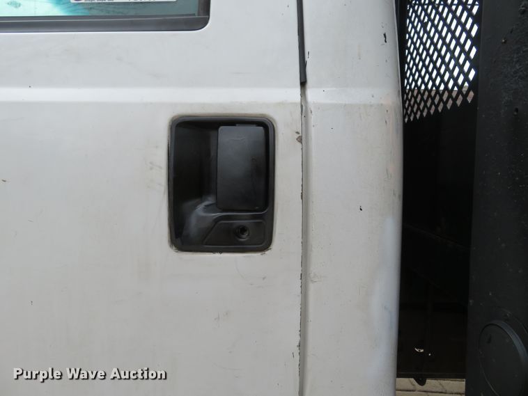 image for item FB9783 2005 Ford F550 Super Duty XL  flatbed truck