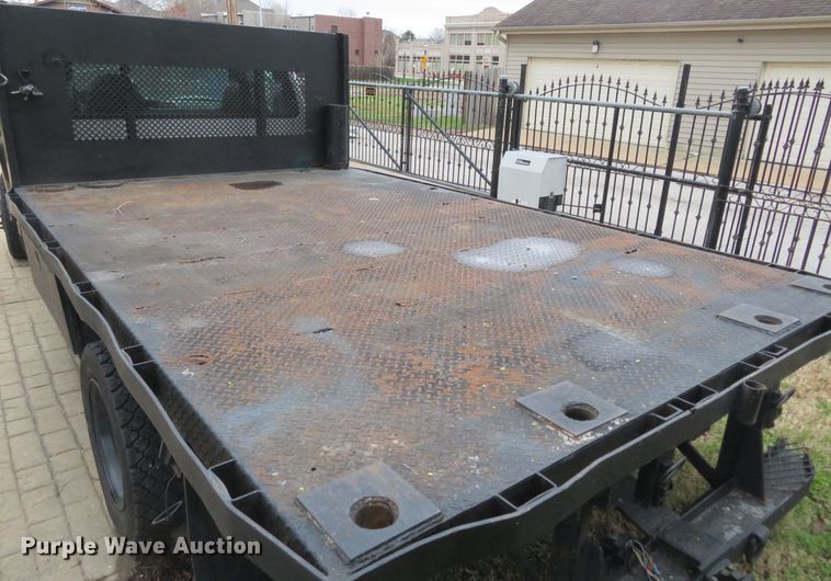 image for item FB9783 2005 Ford F550 Super Duty XL  flatbed truck