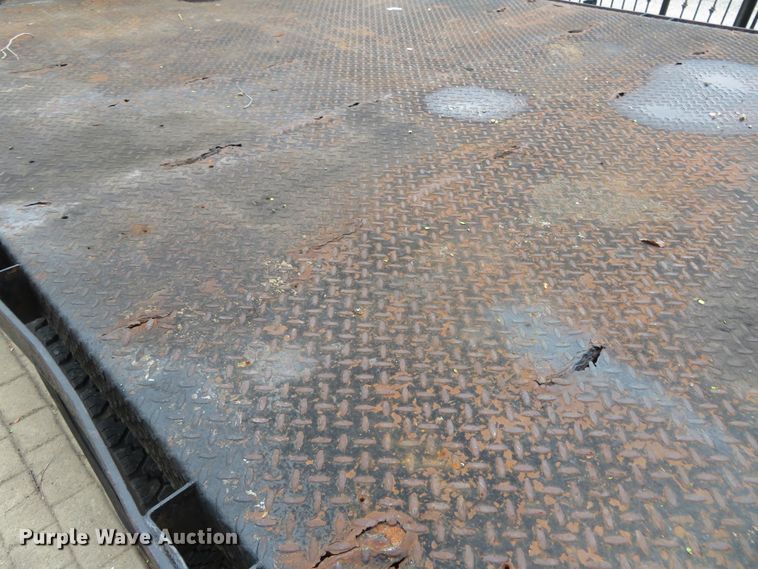 image for item FB9783 2005 Ford F550 Super Duty XL  flatbed truck