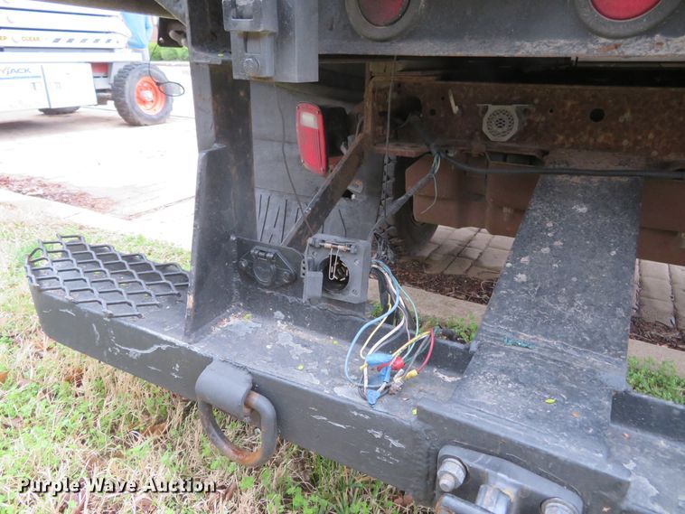 image for item FB9783 2005 Ford F550 Super Duty XL  flatbed truck