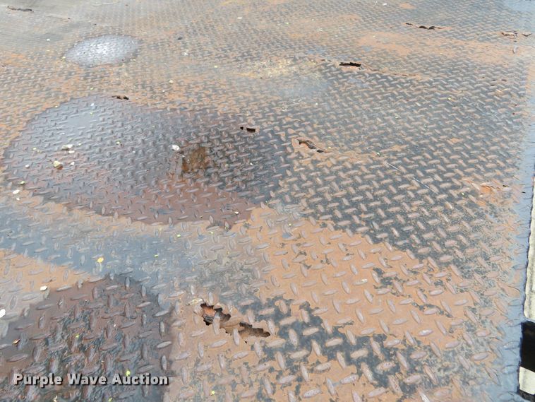 image for item FB9783 2005 Ford F550 Super Duty XL  flatbed truck