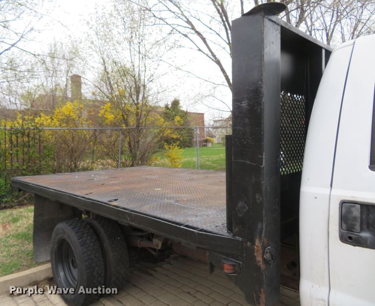 image for item FB9783 2005 Ford F550 Super Duty XL  flatbed truck