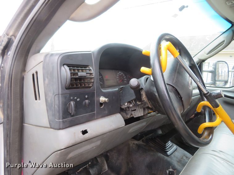 image for item FB9783 2005 Ford F550 Super Duty XL  flatbed truck