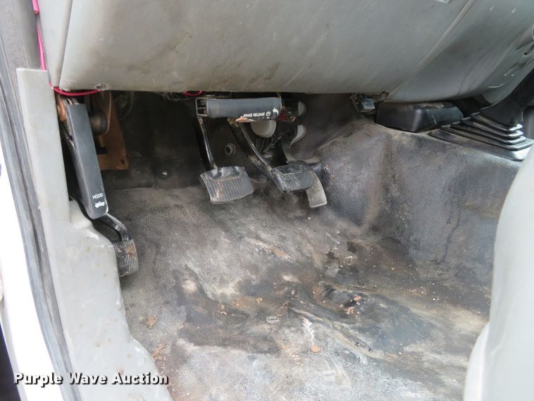 image for item FB9783 2005 Ford F550 Super Duty XL  flatbed truck