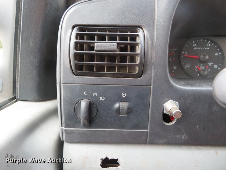 image for item FB9783 2005 Ford F550 Super Duty XL  flatbed truck