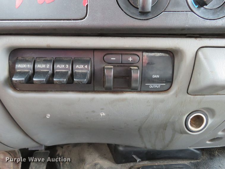 image for item FB9783 2005 Ford F550 Super Duty XL  flatbed truck