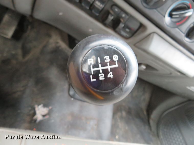 image for item FB9783 2005 Ford F550 Super Duty XL  flatbed truck