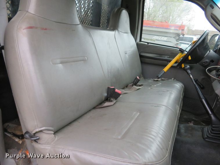 image for item FB9783 2005 Ford F550 Super Duty XL  flatbed truck