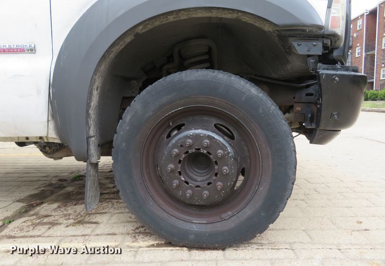 image for item FB9783 2005 Ford F550 Super Duty XL  flatbed truck