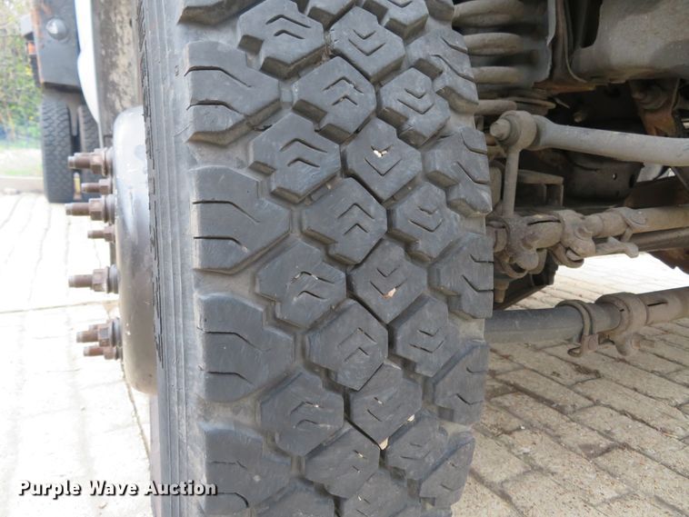 image for item FB9783 2005 Ford F550 Super Duty XL  flatbed truck