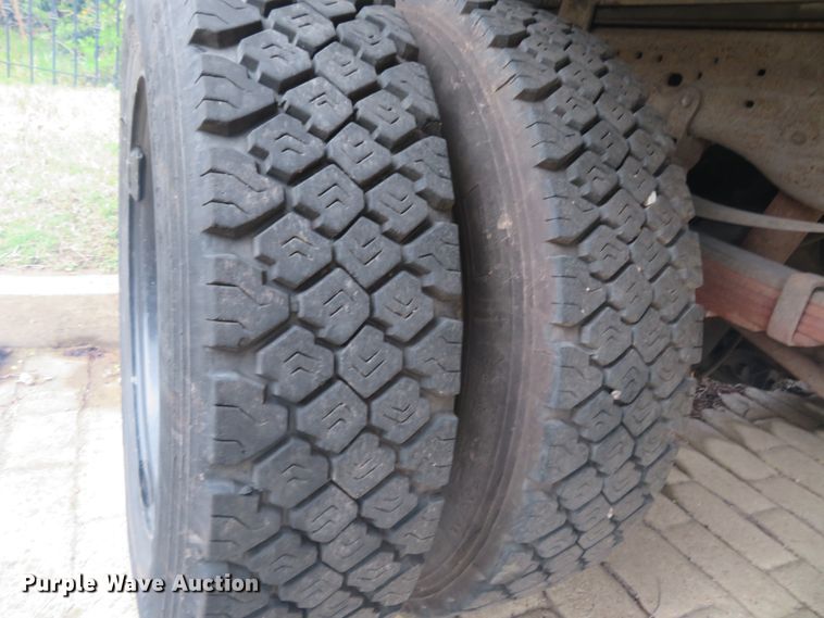 image for item FB9783 2005 Ford F550 Super Duty XL  flatbed truck