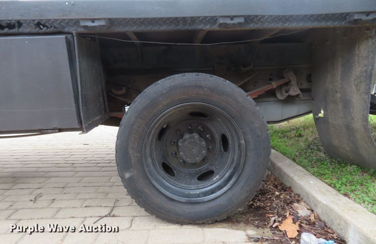 image for item FB9783 2005 Ford F550 Super Duty XL  flatbed truck