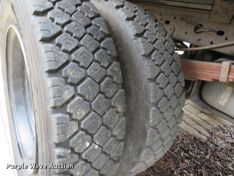 image for item FB9783 2005 Ford F550 Super Duty XL  flatbed truck