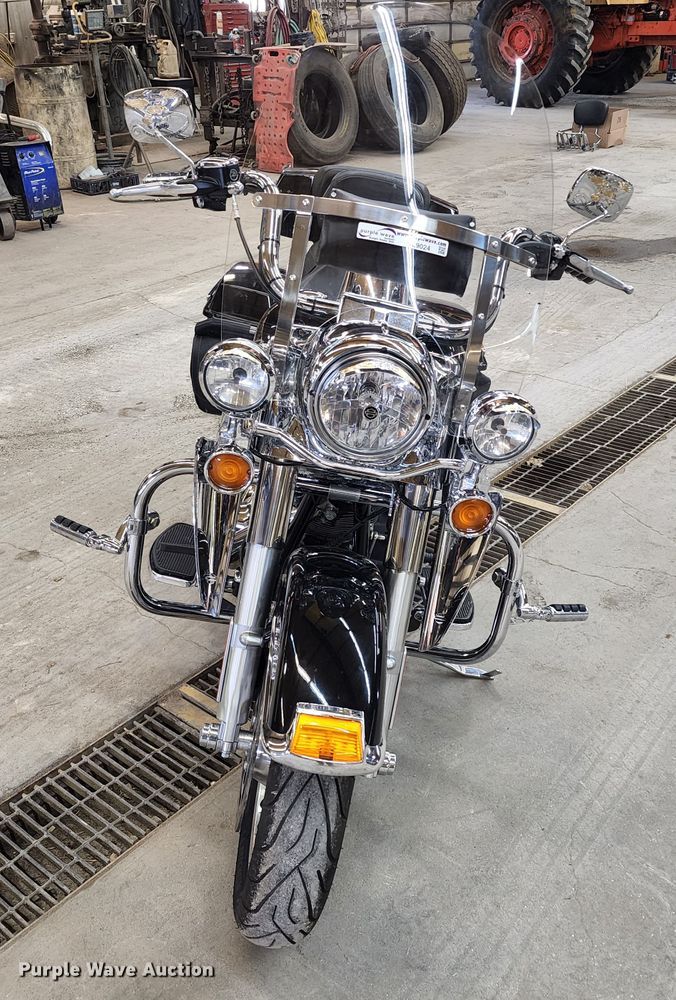 image for item GL9024 2013 Harley Davidson Road King  motorcycle