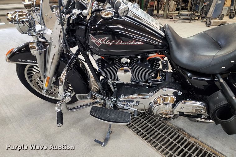 image for item GL9024 2013 Harley Davidson Road King  motorcycle