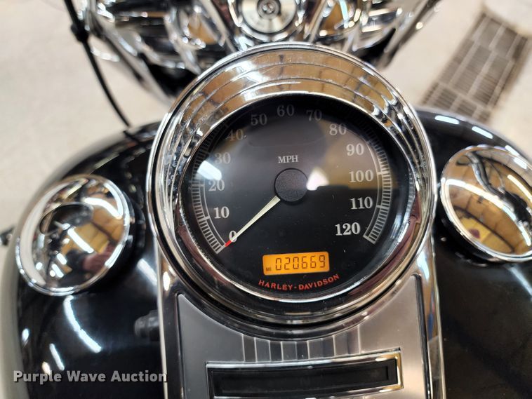 image for item GL9024 2013 Harley Davidson Road King  motorcycle