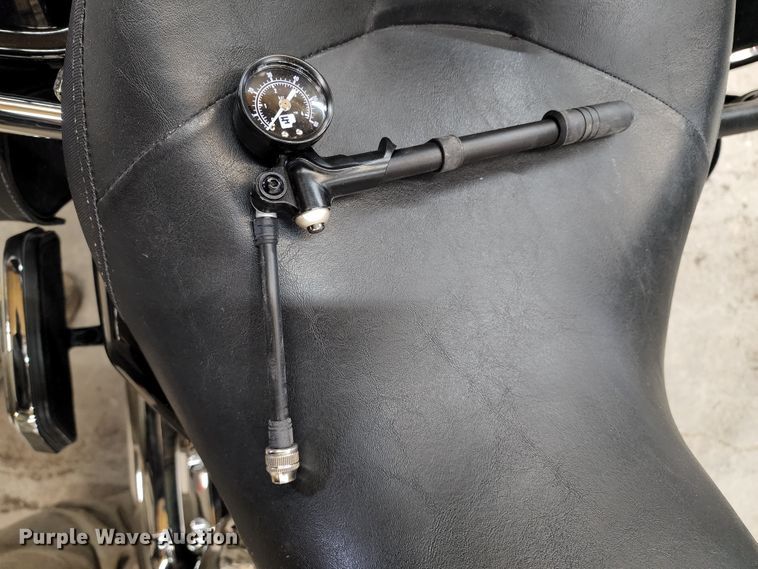 image for item GL9024 2013 Harley Davidson Road King  motorcycle