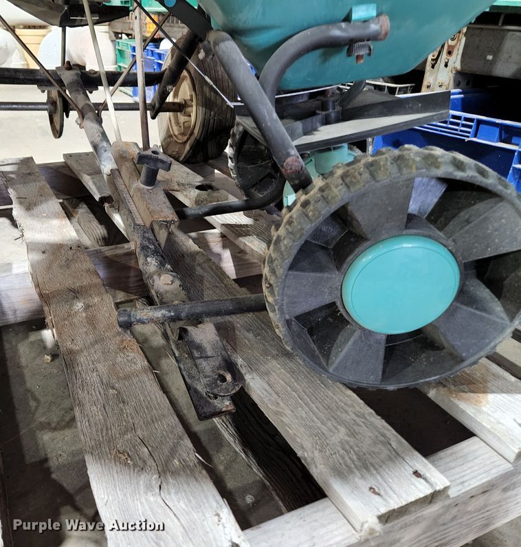 image for item HK9406 Grass seeders