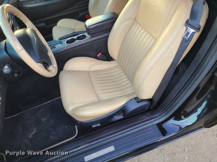 image for item IF9355 2004 Ford Thunderbird  convertible