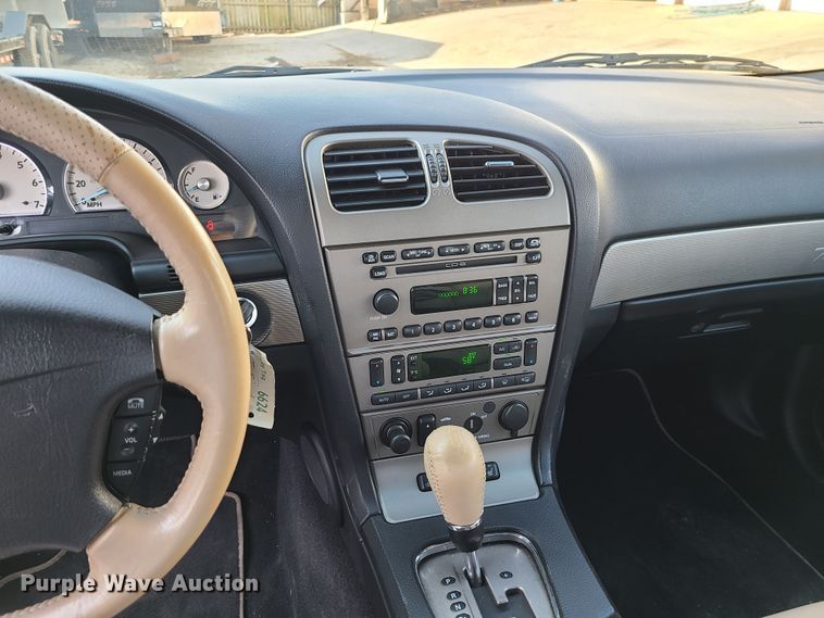 image for item IF9355 2004 Ford Thunderbird  convertible