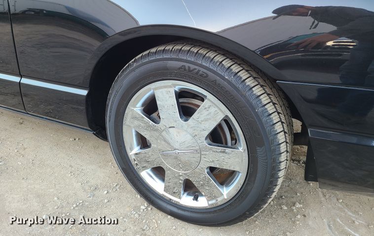 image for item IF9355 2004 Ford Thunderbird  convertible