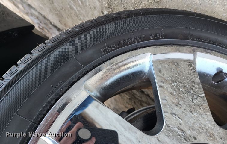 image for item IF9355 2004 Ford Thunderbird  convertible