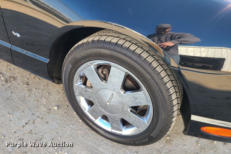 image for item IF9355 2004 Ford Thunderbird  convertible