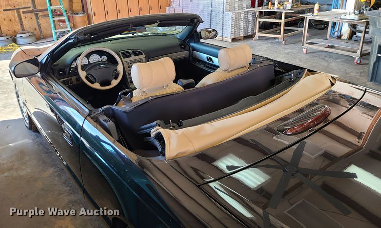 image for item IF9355 2004 Ford Thunderbird  convertible