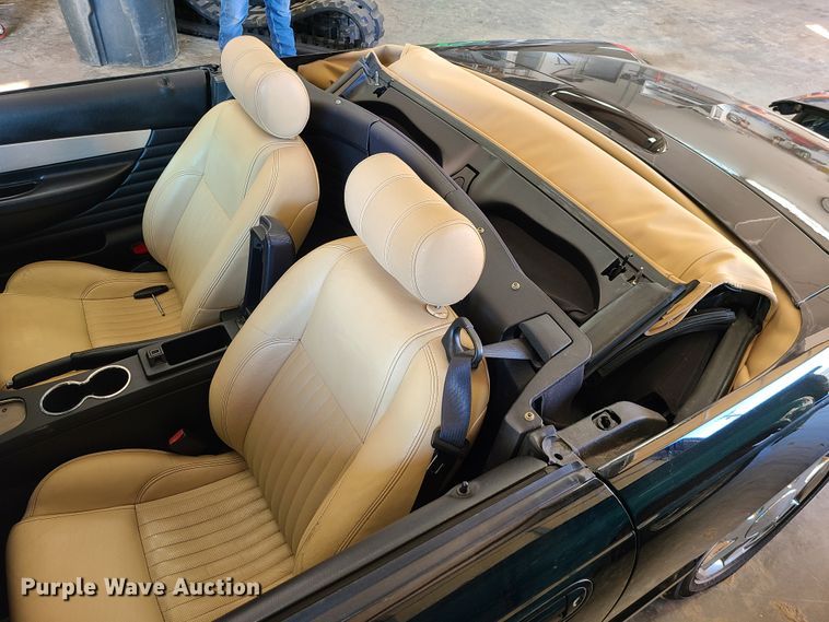 image for item IF9355 2004 Ford Thunderbird  convertible