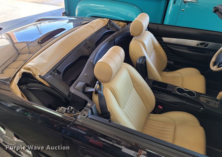 image for item IF9355 2004 Ford Thunderbird  convertible