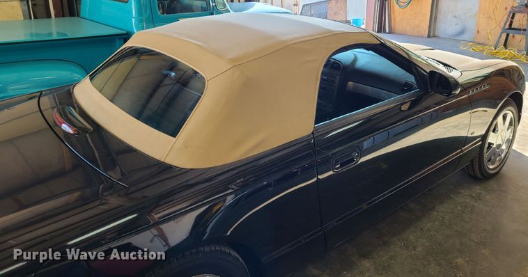 image for item IF9355 2004 Ford Thunderbird  convertible