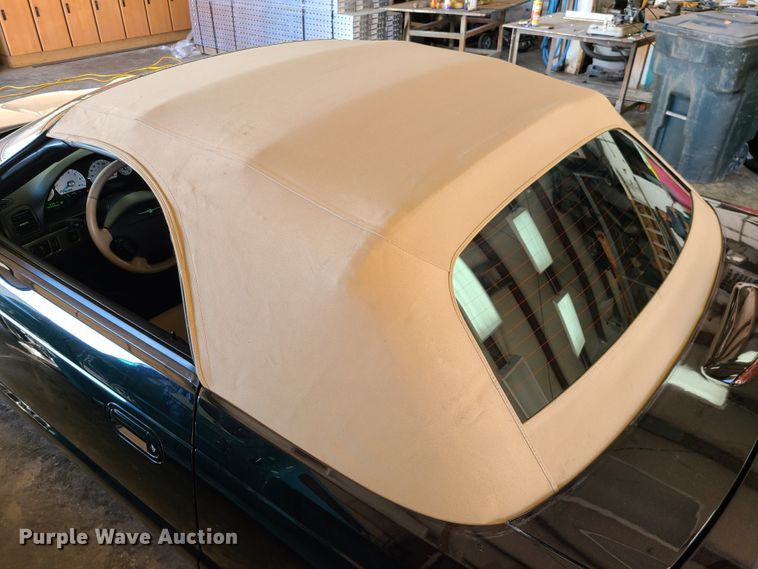 image for item IF9355 2004 Ford Thunderbird  convertible