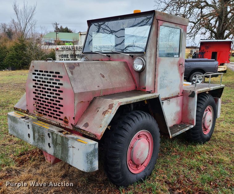 image for item IF9382 1976 American Coleman G40G  tug