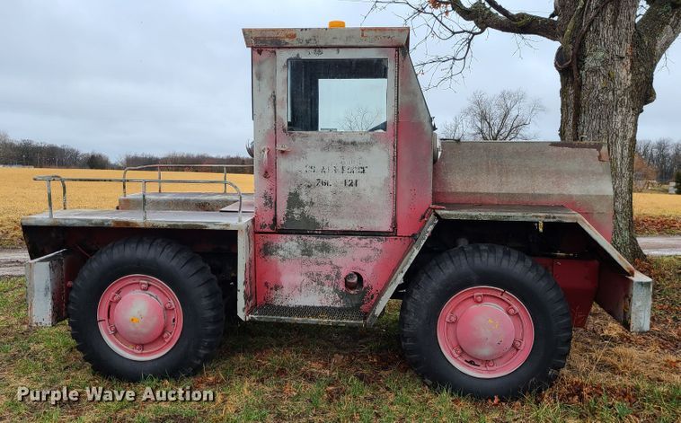 image for item IF9382 1976 American Coleman G40G  tug